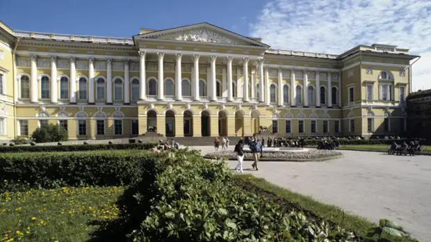 В Петербурге возобновили работу Эрмитаж и Русский музей