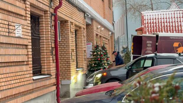 Вещи Долиной из Хамовников вывезли несколько грузовых авто