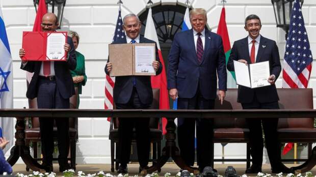 Израиль через США заключил мирное соглашение с ОАЭ  и Бахрейном