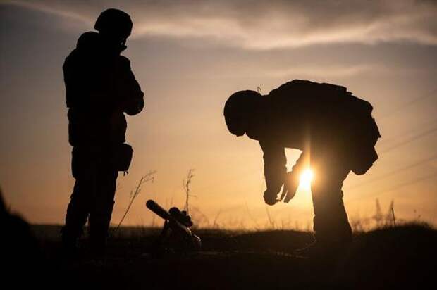 Экс-премьер Азаров: Киев планирует продолжать боевые действия в 2027 году