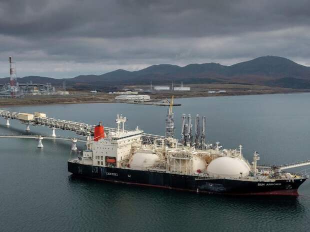 СМИ: “Новатэку” разрешили купить активы Shell в “Сахалине-2” за 94,8 млрд. руб.
