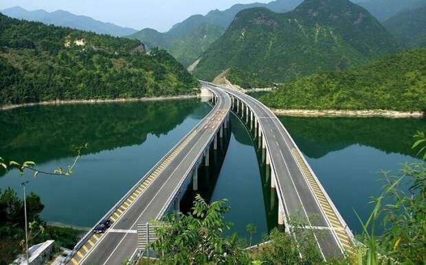Даньян-Куньшаньский виадук имеет невероятную транспортную развязку (Китай).