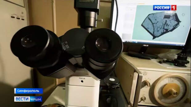 В лаборатории КФУ имени Вернадского с помощью специальных технологий выращивают прозрачные кристаллы