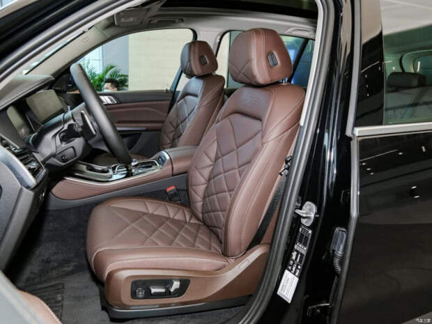 BMW X5 L-действительно длинный внедорожник в Китае за 95 000 долларов