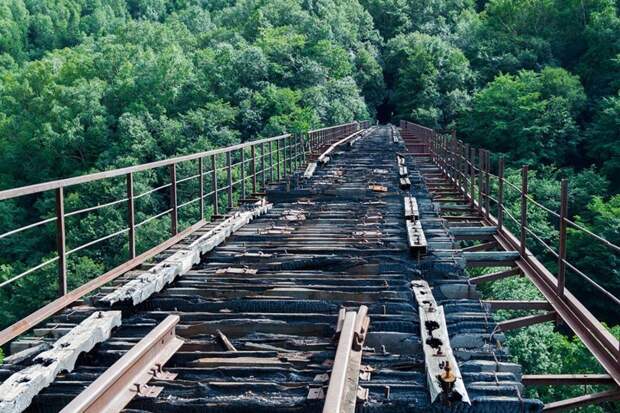 Разрушенный железнодорожный мост на Сахалине в мире, дома, заброшенный, красота, памятник, россия, фото