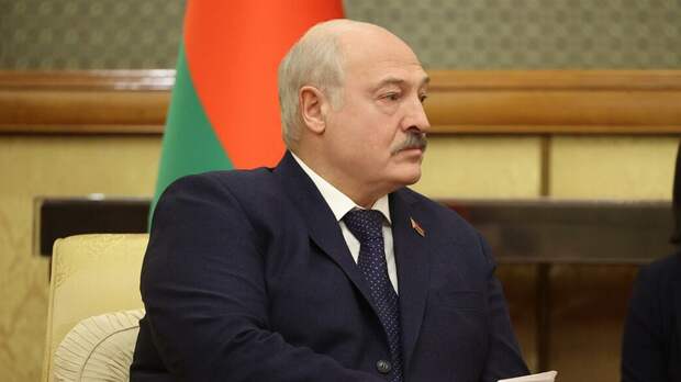 По словам Лукашенко военная обстановка у южных и западных границ Белоруссии накаляется