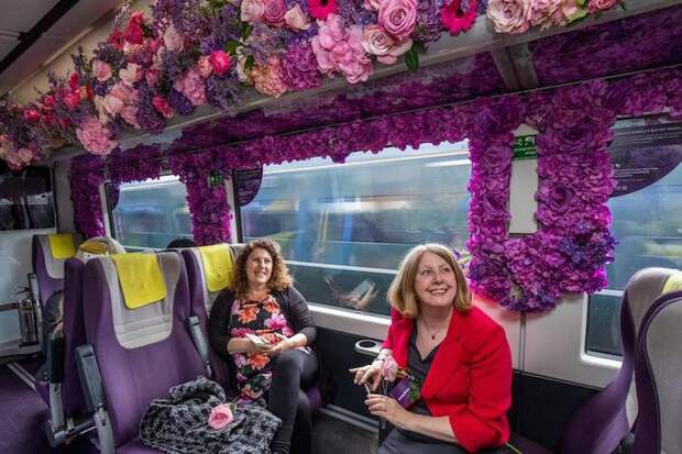 Вагон поезда в Лондоне украсили 3000 цветов в честь Chelsea Flower Show: реакция пассажиров