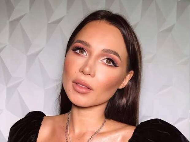 Лерчек с избранником показали, как узнали о беременности под домашним арестом