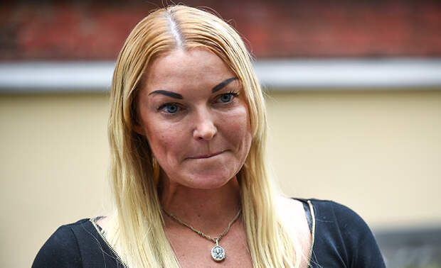 Волочкова пришла в церковь после тяжелейшей операции: молится о своем здоровье