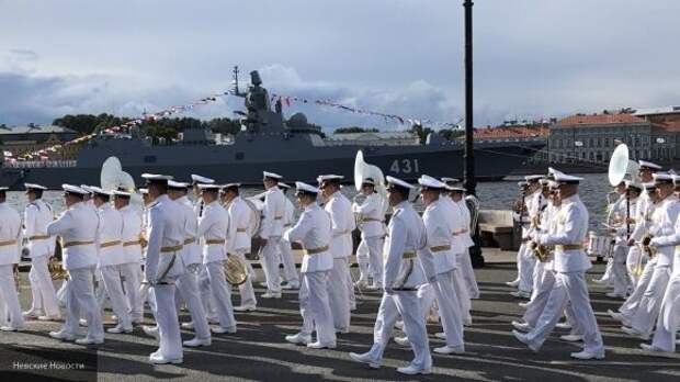 Опубликовано видео генеральной репетиции парада ко Дню ВМФ в Петербурге Опубликовано видео генеральной репетиции парада ко Дню ВМФ в Петербурге