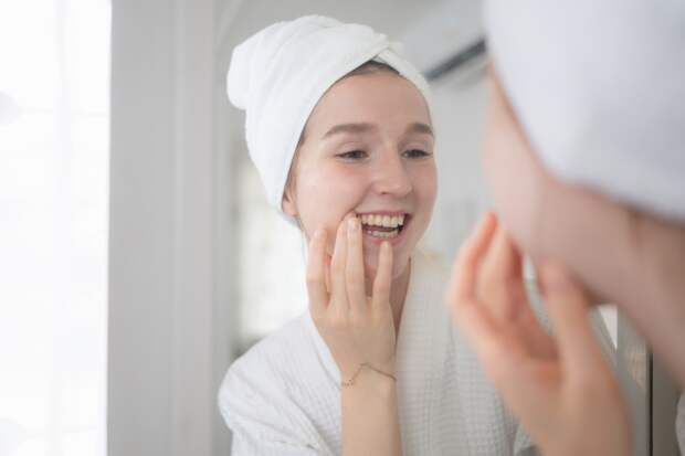 Раскрыта необычная причина белых или коричневых пятен на зубах