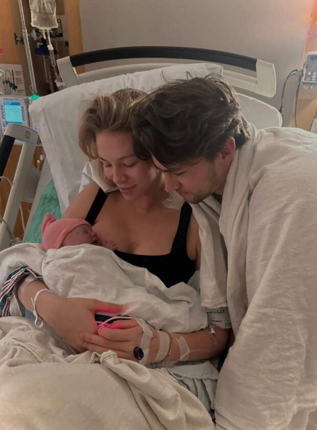 У российского хоккеиста из «Питтсбурга» Егора Чинахова родилась дочь