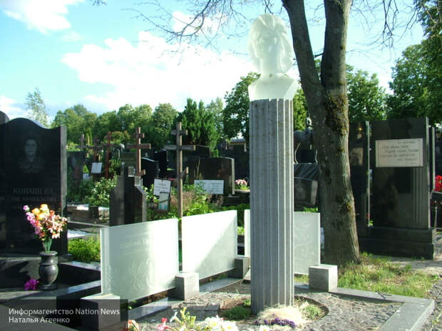 Памятник началовой на кладбище фото