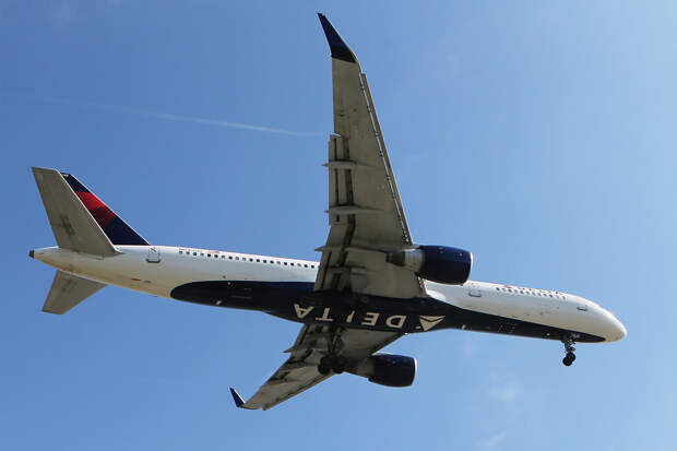 Пассажир с психическим расстройством попытался проникнуть в кабину пилотов самолета