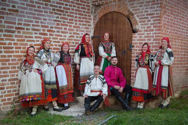 Участники ансамбля «Ромода»