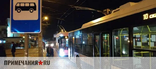 В Симферополе проверяют инцидент в троллейбусе: подростки угрожали пассажирам ножом