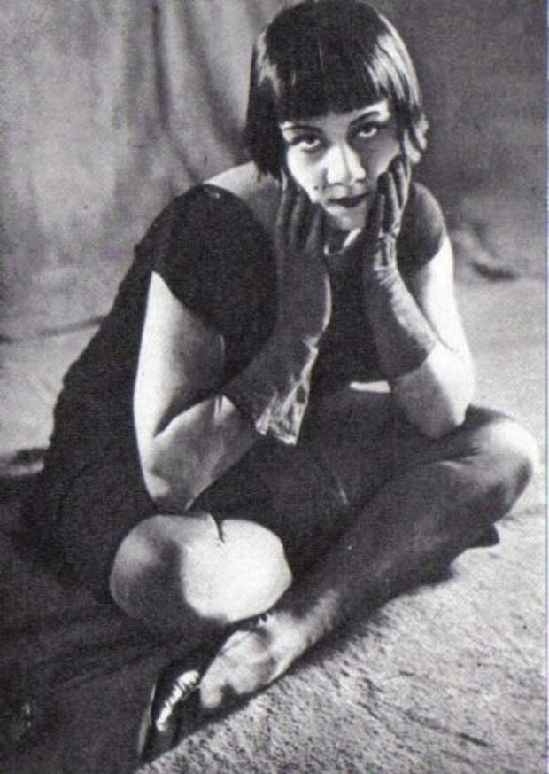 Варвара Попова в роли Риты, спектакль «Яд» (1925)