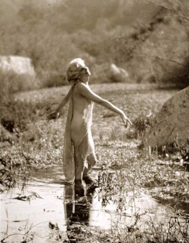 Jean Harlow Taken by Edwin Bower Hesser, 1929 (14).jpg Jean Harlow Taken by Edwin Bower Hesser, 1929 (14).jpg