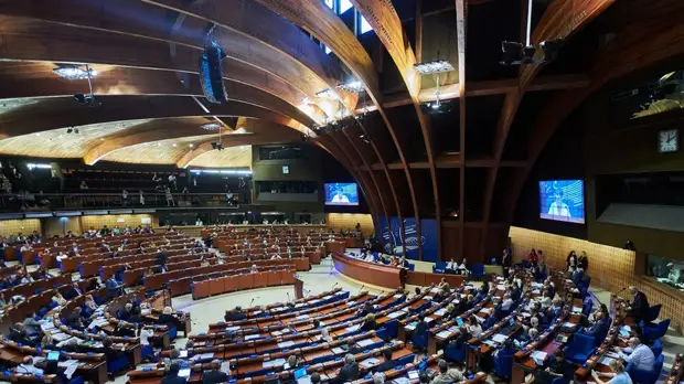 «Изолирует сама себя»: как на Украине решают вопрос с участием в осенней сессии ПАСЕ