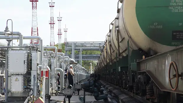 В России вступил в силу запрет на поставки нефти и угля на Украину