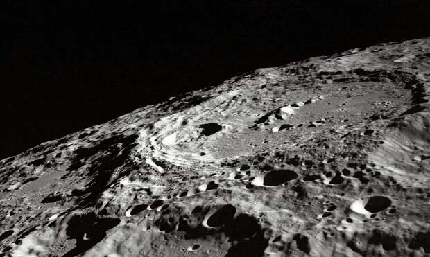 Астроном Артур Брио рассказал подробности о внутренностях Луны
