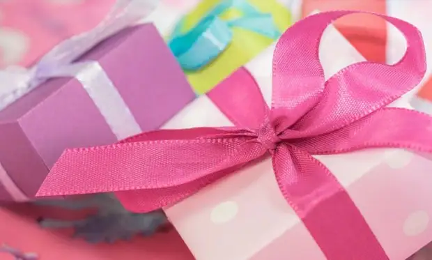 Vox populi назвал посуду и косметику самыми нежелательными подарками на 8 Марта
