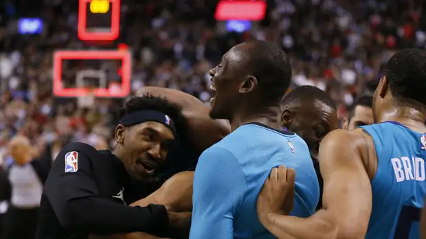 Бросок Лэмба с центра поля с сиреной принёс «Шарлотт» победу над «Торонто» в матче НБА