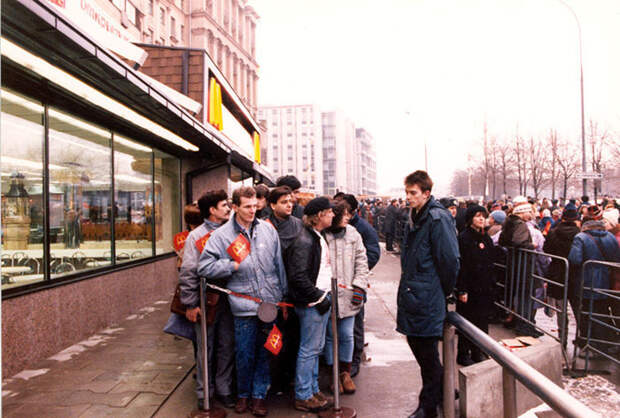 Эпические фото о том, как в Москве в 1990 году открылся первый McDonald’s