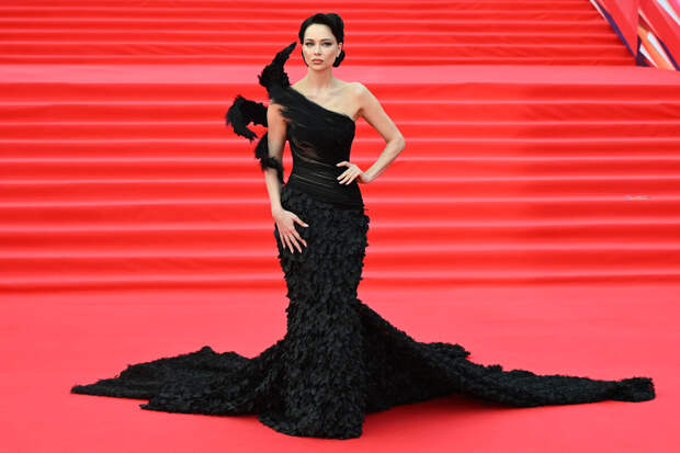 Актриса Самбурская опровергла сообщения о романе с трэш-блогером Mellstroy