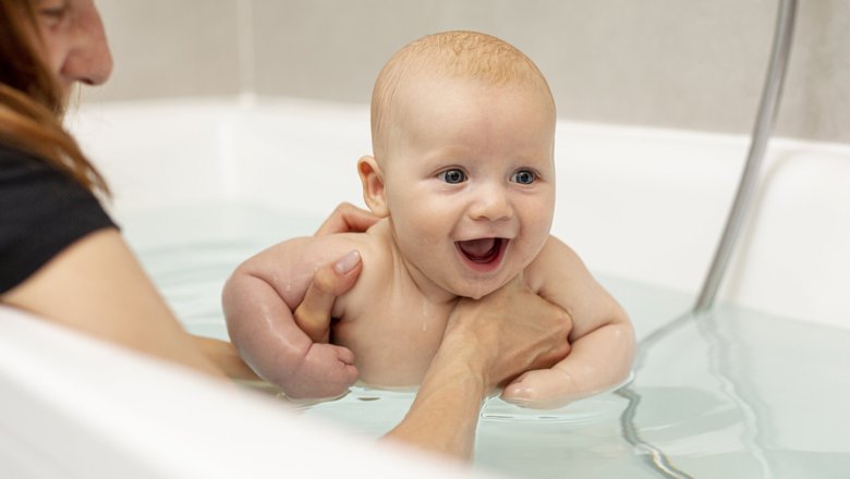 Нужно ли купать ребенка каждый день? Отвечаем