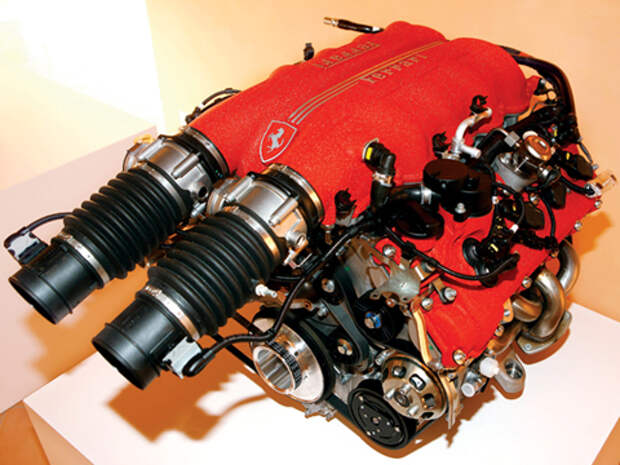 0901_10_z-2009_ferrari_california-engine