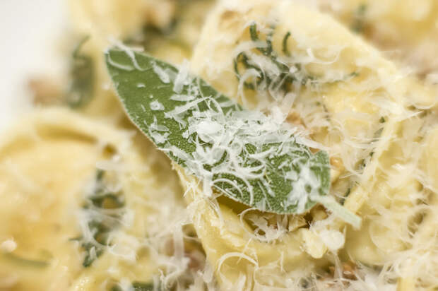 В Италии считается дурным тоном просить добавку сыра. Подобная просьба приравнивается к оскорблению повара. (Justin Kern)