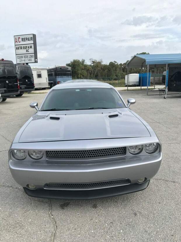 Лимузин Dodge Challenger с дверьми типа крыло чайки