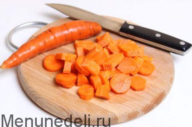 Тушеная говядина с абрикосами и карамелизированным луком