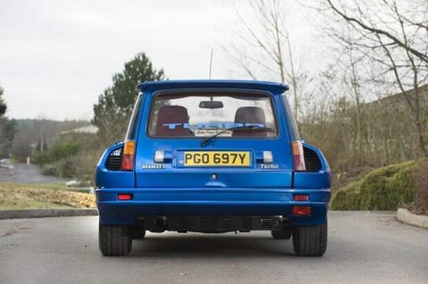 Спортивный хэтчбек Renault 5 Turbo 1983 года