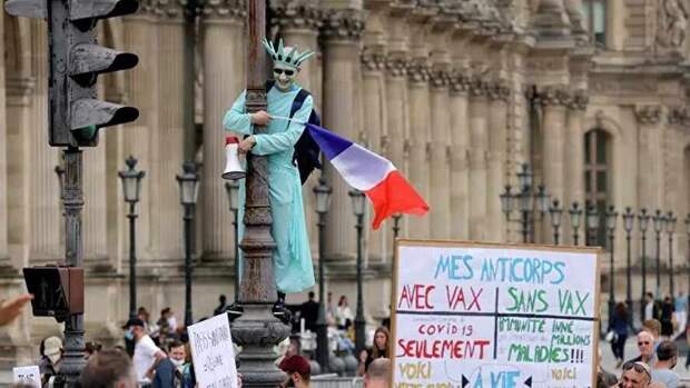 Власти Франции устроили хаос, чтобы выиграть выборы