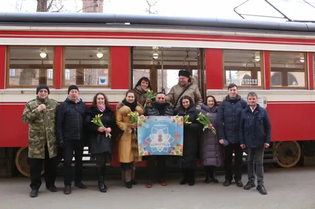 «Музыкальный весенний трамвай» от телеканала «Санкт-Петербург» промчал по центру города