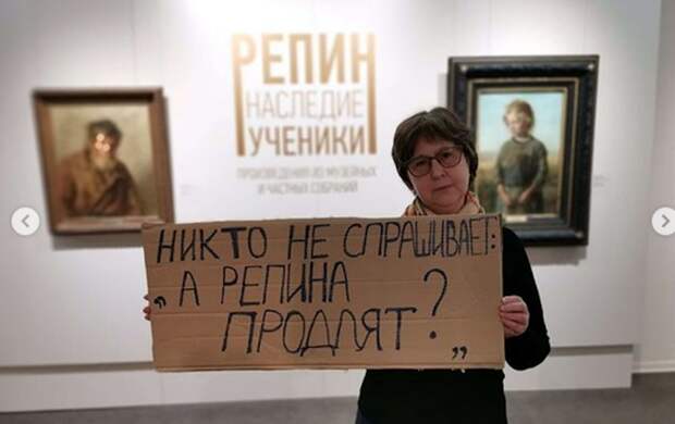Российские музеи, библиотеки и театры устроили "скучающий флешмоб"