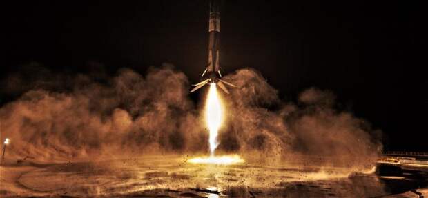 Ракета Falcon 9| Фото: Teslarati.com.