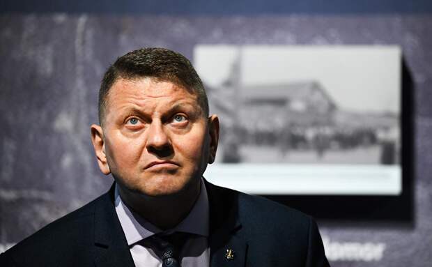Банковая начала «гасить» Залужного, подослав подставных политтехнологов