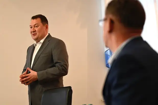 Дороги, школы, чистая вода: Максим Егоров встретился с жителями Мордовского района