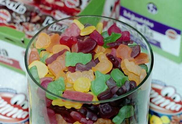 Энергетик в обёртке: российские школьники «подсели» на «конфеты бодрости» с кофеином и таурином