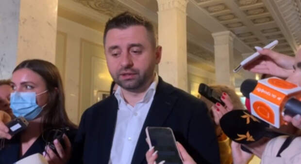 Арахамия пока  отменил  «госпереворот», но анонсировал интересные новости от СБУ