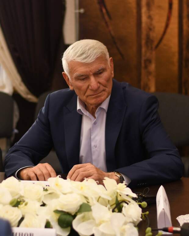 Свой день рождения сегодня отмечает экс-Президент Республики Адыгея Аслан Алиевич Джаримов