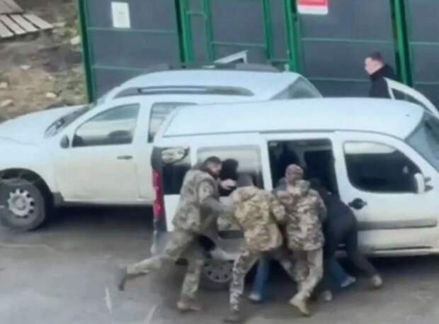 Бортник признал, что тотальная мобилизация ведет к неизбежному поражению Украины