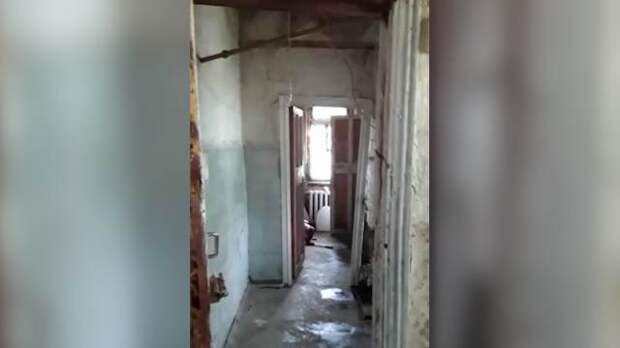 Видео: часть стены обрушилась в жилом доме в Ярославле