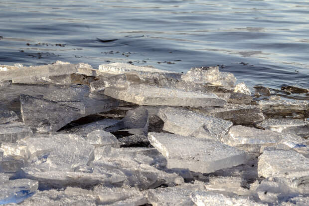 Подвижки льда уже в 300 километрах от Архангельска: что происходит на реках Поморья 18 апреля