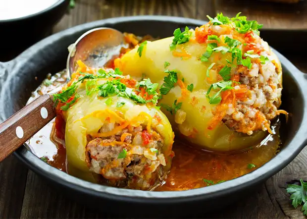 Фаршированные заливные перцы: сочные даже без сметаны