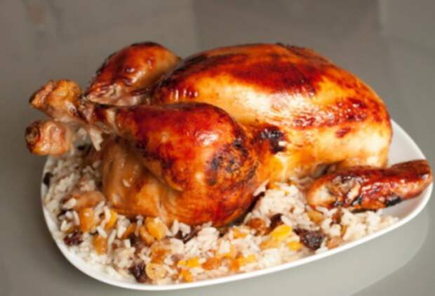 Курица, запеченная в духовке с хрустящей корочкой и вкусной начинкой