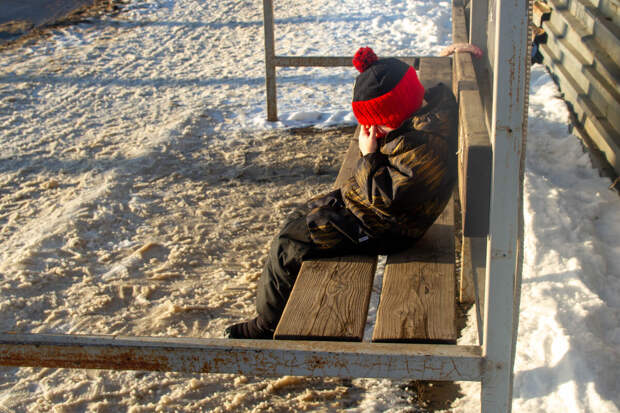 В Волгограде ребенка без сознания обнаружили возле одной из школ